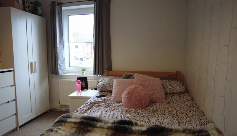 Student House // 4 Bed & 2 Bath // Jul 2026 - Image 5